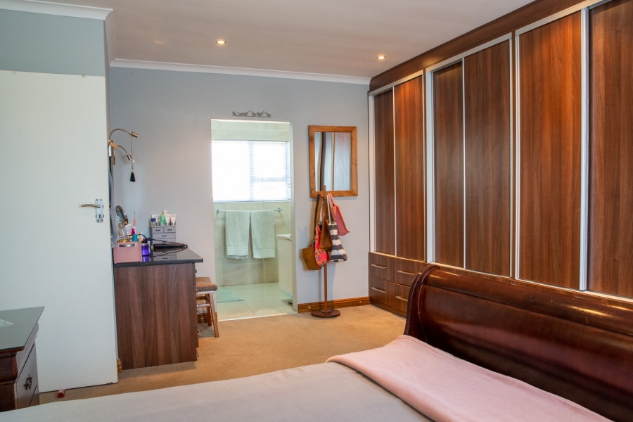 4 Bedroom Property for Sale in Myburgh Park Western Cape